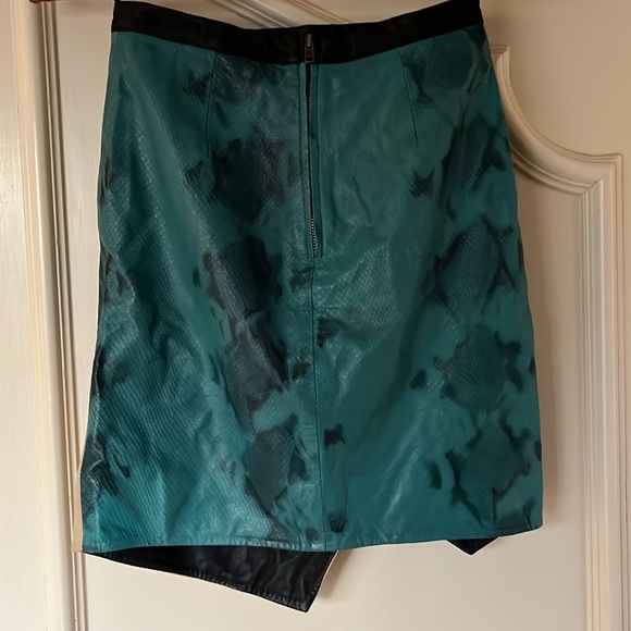 Topshop 100% Leather Turquoise Layered Snakeskin Mini Skirt Sz 2 - Picture 2 of 10